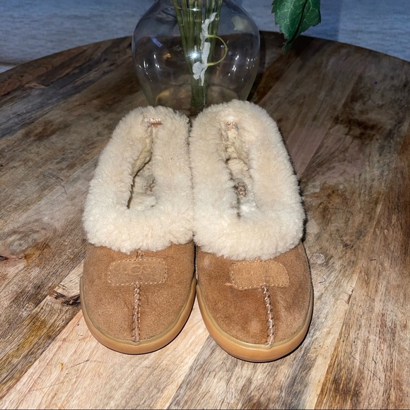 UGG Australia Snuggle Slippers - Picture 2 of 10